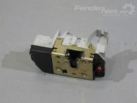 Peugeot 307 Door lock, left (rear) Part code: 9137E4
Body type: Universaal
