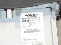 Honda CR-V 2012-2018 Radio / Bluetooth / Navigation unit Part code: 39542-T1G-E01
Additional notes: Kõva...
