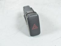 Mazda 626 Hazard light Switch Part code: GE4T-66-4H0A
Body type: Sedaan